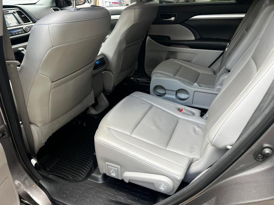 2017 Toyota Highlander XLE V6 AWD (Natl), available for sale in Irvington, New Jersey | Elis Motors Corp. Irvington, New Jersey 2017 Toyota Highlander XLE V6 AWD (Natl), available for sale in Irvington, New Jersey | Elis Motors Corp. Irvington, New Jersey