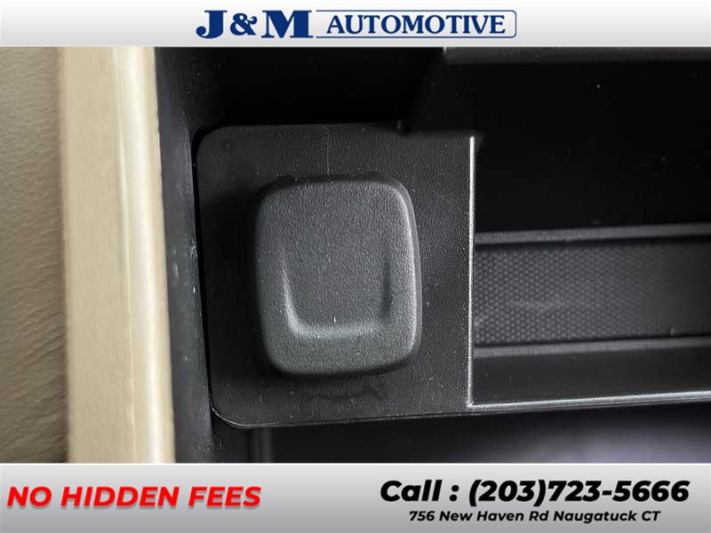 2019 Chevrolet Tahoe LT, available for sale in Naugatuck, Connecticut | J&M Automotive Sls&Svc LLC. Naugatuck, Connecticut 2019 Chevrolet Tahoe LT, available for sale in Naugatuck, Connecticut | J&M Automotive Sls&Svc LLC. Naugatuck, Connecticut