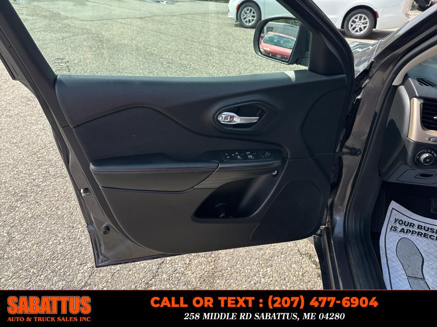 2017 Jeep Cherokee Latitude 4x4, available for sale in Sabattus, Maine | Sabattus Auto and Truck Sales Inc. Sabattus, Maine 2017 Jeep Cherokee Latitude 4x4, available for sale in Sabattus, Maine | Sabattus Auto and Truck Sales Inc. Sabattus, Maine
