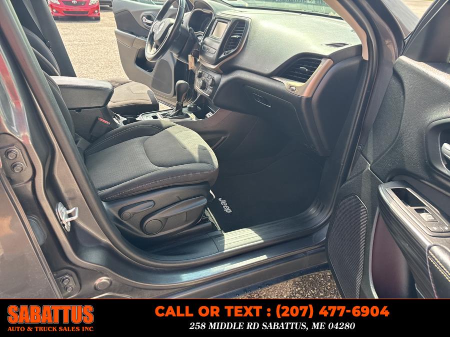 2017 Jeep Cherokee Latitude 4x4, available for sale in Sabattus, Maine | Sabattus Auto and Truck Sales Inc. Sabattus, Maine 2017 Jeep Cherokee Latitude 4x4, available for sale in Sabattus, Maine | Sabattus Auto and Truck Sales Inc. Sabattus, Maine