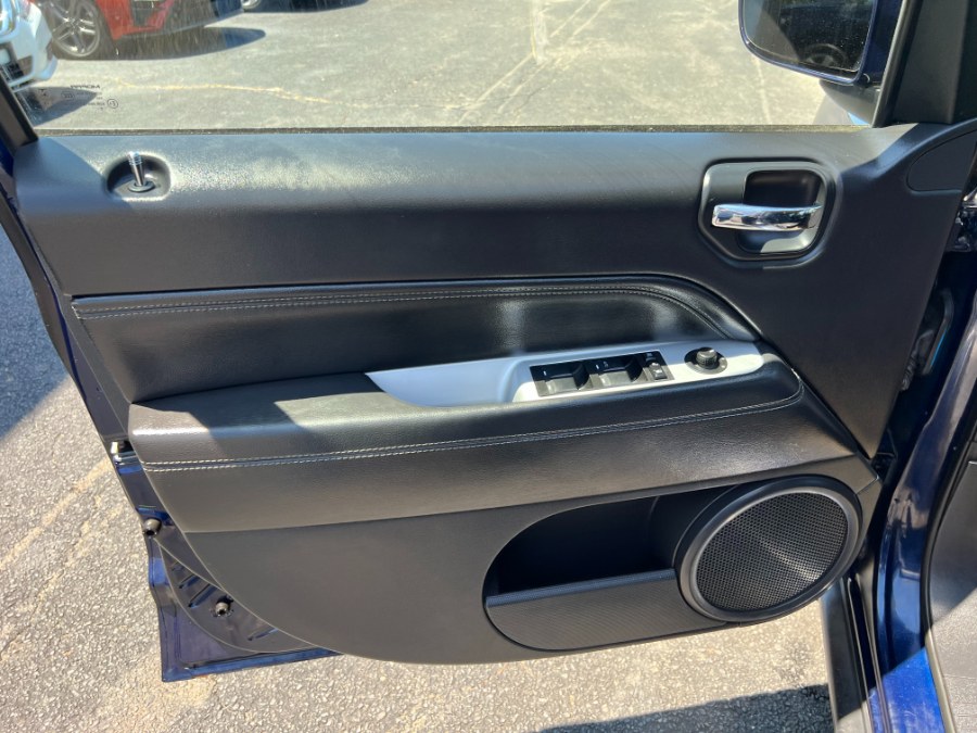 2016 Jeep Compass 4WD 4dr Latitude, available for sale in Westfield, Massachusetts | Auto Wings Cop. Westfield, Massachusetts 2016 Jeep Compass 4WD 4dr Latitude, available for sale in Westfield, Massachusetts | Auto Wings Cop. Westfield, Massachusetts