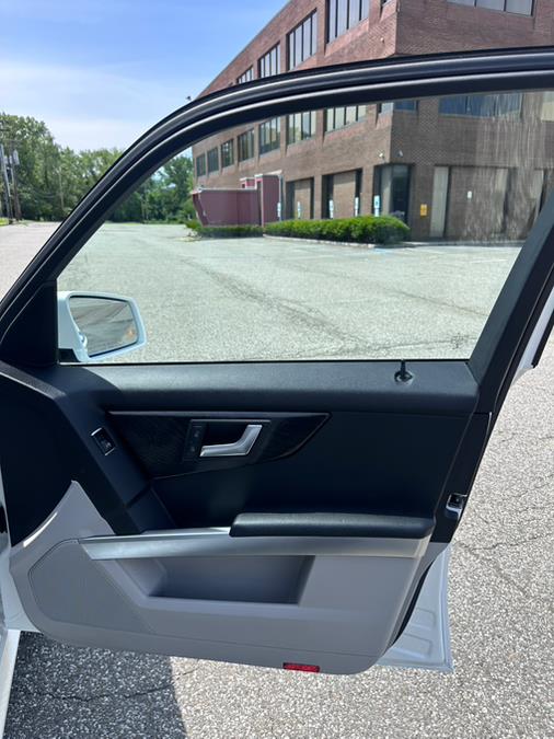 2015 Mercedes-Benz GLK-Class 4MATIC 4dr GLK 350, available for sale in Garfield, New Jersey | Mikes Auto Sales LLC. Garfield, New Jersey 2015 Mercedes-Benz GLK-Class 4MATIC 4dr GLK 350, available for sale in Garfield, New Jersey | Mikes Auto Sales LLC. Garfield, New Jersey