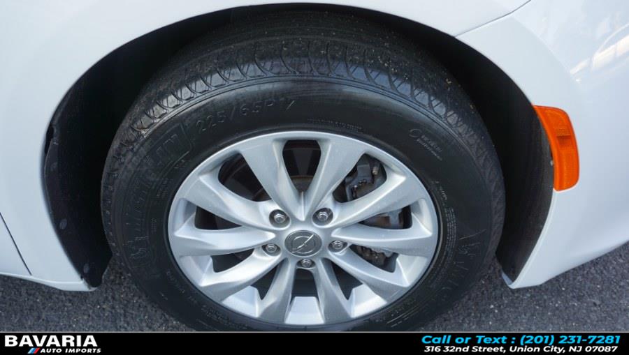 2018 Chrysler Pacifica Touring L FWD, available for sale in Union City, New Jersey | Bavaria Auto Imports. Union City, New Jersey 2018 Chrysler Pacifica Touring L FWD, available for sale in Union City, New Jersey | Bavaria Auto Imports. Union City, New Jersey
