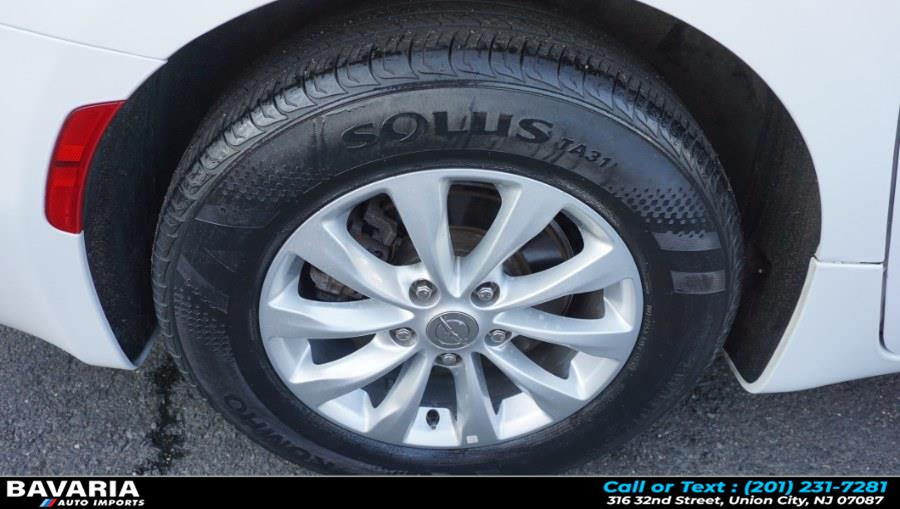 2018 Chrysler Pacifica Touring L FWD, available for sale in Union City, New Jersey | Bavaria Auto Imports. Union City, New Jersey 2018 Chrysler Pacifica Touring L FWD, available for sale in Union City, New Jersey | Bavaria Auto Imports. Union City, New Jersey