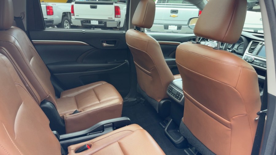 2017 Toyota Highlander Limited V6 AWD (Natl), available for sale in Waterbury, Connecticut | West End Automotive Center. Waterbury, Connecticut 2017 Toyota Highlander Limited V6 AWD (Natl), available for sale in Waterbury, Connecticut | West End Automotive Center. Waterbury, Connecticut