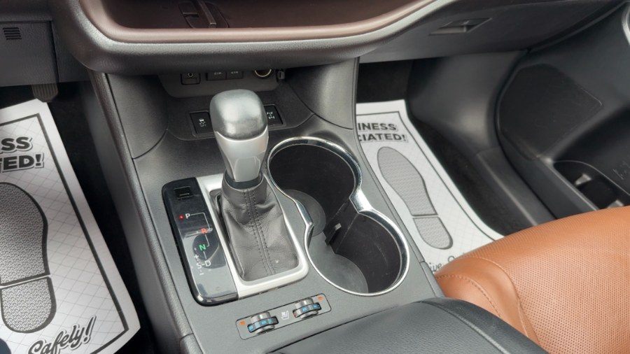 2017 Toyota Highlander Limited V6 AWD (Natl), available for sale in Waterbury, Connecticut | West End Automotive Center. Waterbury, Connecticut 2017 Toyota Highlander Limited V6 AWD (Natl), available for sale in Waterbury, Connecticut | West End Automotive Center. Waterbury, Connecticut