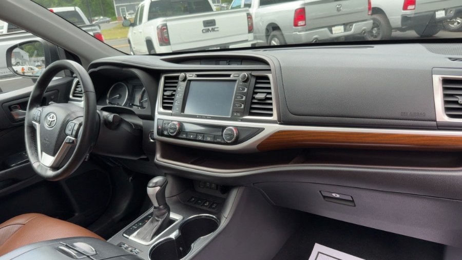2017 Toyota Highlander Limited V6 AWD (Natl), available for sale in Waterbury, Connecticut | West End Automotive Center. Waterbury, Connecticut 2017 Toyota Highlander Limited V6 AWD (Natl), available for sale in Waterbury, Connecticut | West End Automotive Center. Waterbury, Connecticut