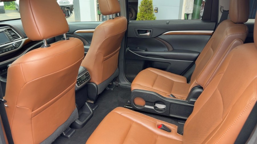 2017 Toyota Highlander Limited V6 AWD (Natl), available for sale in Waterbury, Connecticut | West End Automotive Center. Waterbury, Connecticut 2017 Toyota Highlander Limited V6 AWD (Natl), available for sale in Waterbury, Connecticut | West End Automotive Center. Waterbury, Connecticut