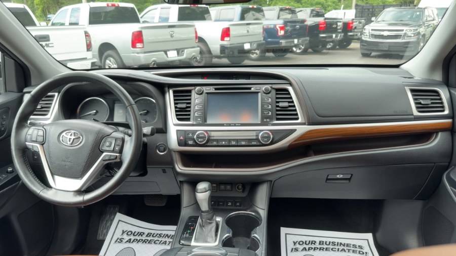 2017 Toyota Highlander Limited V6 AWD (Natl), available for sale in Waterbury, Connecticut | West End Automotive Center. Waterbury, Connecticut 2017 Toyota Highlander Limited V6 AWD (Natl), available for sale in Waterbury, Connecticut | West End Automotive Center. Waterbury, Connecticut