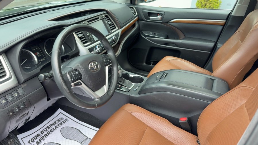 2017 Toyota Highlander Limited V6 AWD (Natl), available for sale in Waterbury, Connecticut | West End Automotive Center. Waterbury, Connecticut 2017 Toyota Highlander Limited V6 AWD (Natl), available for sale in Waterbury, Connecticut | West End Automotive Center. Waterbury, Connecticut