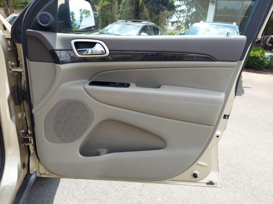 2011 Jeep Grand Cherokee 4WD 4dr Laredo, available for sale in East Windsor, Connecticut | United Auto Sales of E Windsor, Inc. East Windsor, Connecticut 2011 Jeep Grand Cherokee 4WD 4dr Laredo, available for sale in East Windsor, Connecticut | United Auto Sales of E Windsor, Inc. East Windsor, Connecticut