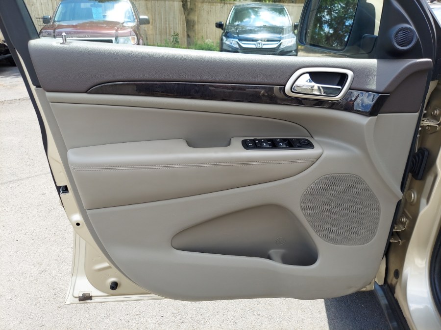 2011 Jeep Grand Cherokee 4WD 4dr Laredo, available for sale in East Windsor, Connecticut | United Auto Sales of E Windsor, Inc. East Windsor, Connecticut 2011 Jeep Grand Cherokee 4WD 4dr Laredo, available for sale in East Windsor, Connecticut | United Auto Sales of E Windsor, Inc. East Windsor, Connecticut