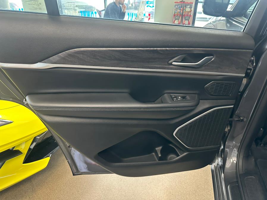 2021 Jeep Grand Cherokee L Limited 4x4, available for sale in Inwood, New York | 5 Towns Drive. Inwood, New York 2021 Jeep Grand Cherokee L Limited 4x4, available for sale in Inwood, New York | 5 Towns Drive. Inwood, New York