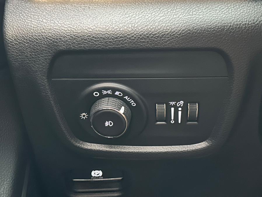 2021 Jeep Grand Cherokee L Limited 4x4, available for sale in Inwood, New York | 5 Towns Drive. Inwood, New York 2021 Jeep Grand Cherokee L Limited 4x4, available for sale in Inwood, New York | 5 Towns Drive. Inwood, New York