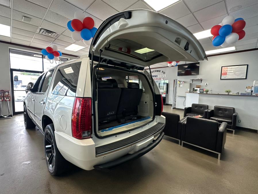2011 Cadillac Escalade AWD 4dr Platinum Edition, available for sale in Inwood, New York | 5 Towns Drive. Inwood, New York 2011 Cadillac Escalade AWD 4dr Platinum Edition, available for sale in Inwood, New York | 5 Towns Drive. Inwood, New York