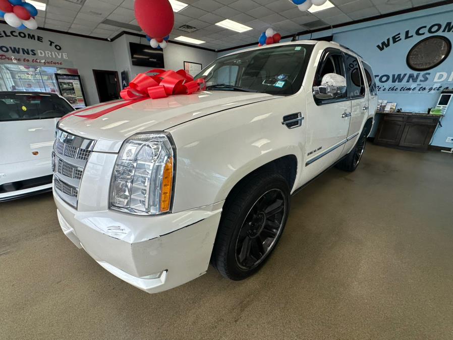 2011 Cadillac Escalade AWD 4dr Platinum Edition, available for sale in Inwood, New York | 5 Towns Drive. Inwood, New York 2011 Cadillac Escalade AWD 4dr Platinum Edition, available for sale in Inwood, New York | 5 Towns Drive. Inwood, New York