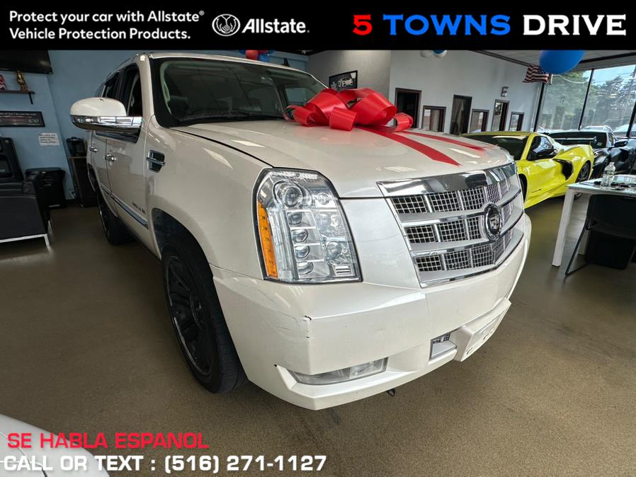 Used 2011 Cadillac Escalade in Inwood, New York | 5 Towns Drive. Inwood, New York