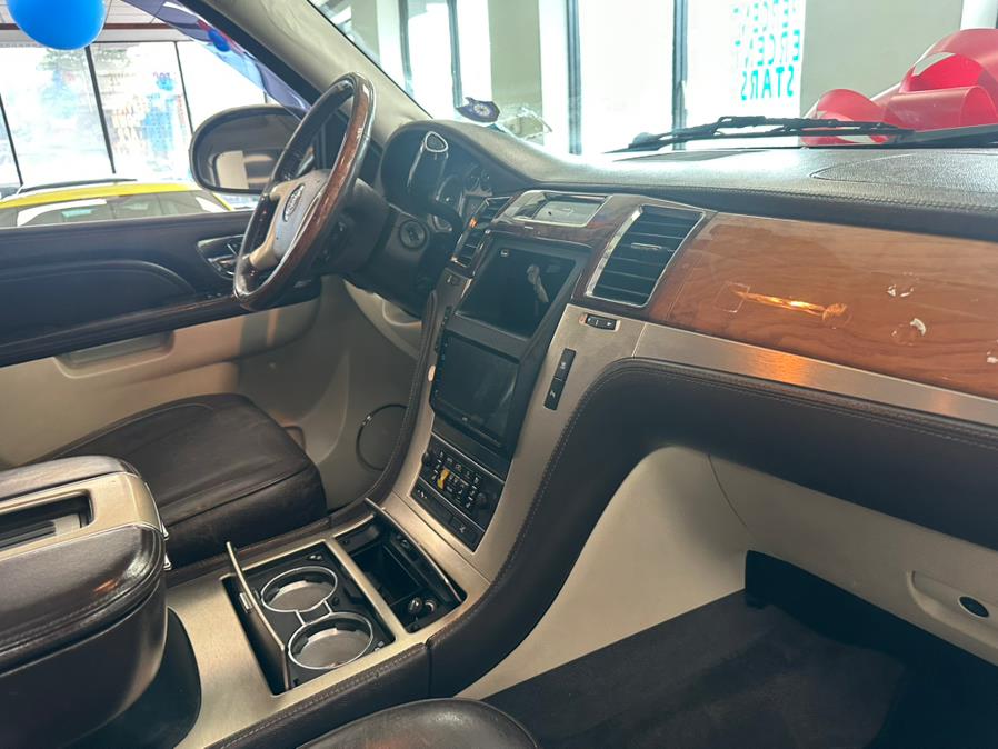 2011 Cadillac Escalade AWD 4dr Platinum Edition, available for sale in Inwood, New York | 5 Towns Drive. Inwood, New York 2011 Cadillac Escalade AWD 4dr Platinum Edition, available for sale in Inwood, New York | 5 Towns Drive. Inwood, New York