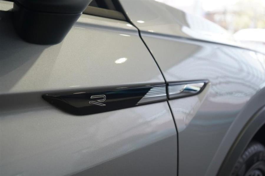 2022 Volkswagen Tiguan SE R-Line Black, available for sale in Woodside, New York | Drive Central. Woodside, New York 2022 Volkswagen Tiguan SE R-Line Black, available for sale in Woodside, New York | Drive Central. Woodside, New York