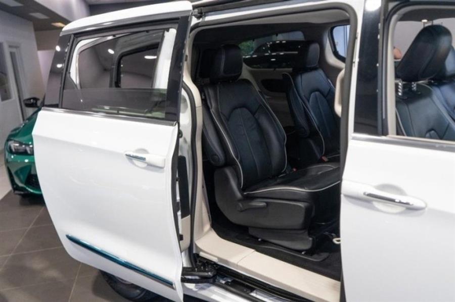 2021 Chrysler Pacifica Hybrid Limited, available for sale in Woodside, New York | Drive Central. Woodside, New York 2021 Chrysler Pacifica Hybrid Limited, available for sale in Woodside, New York | Drive Central. Woodside, New York