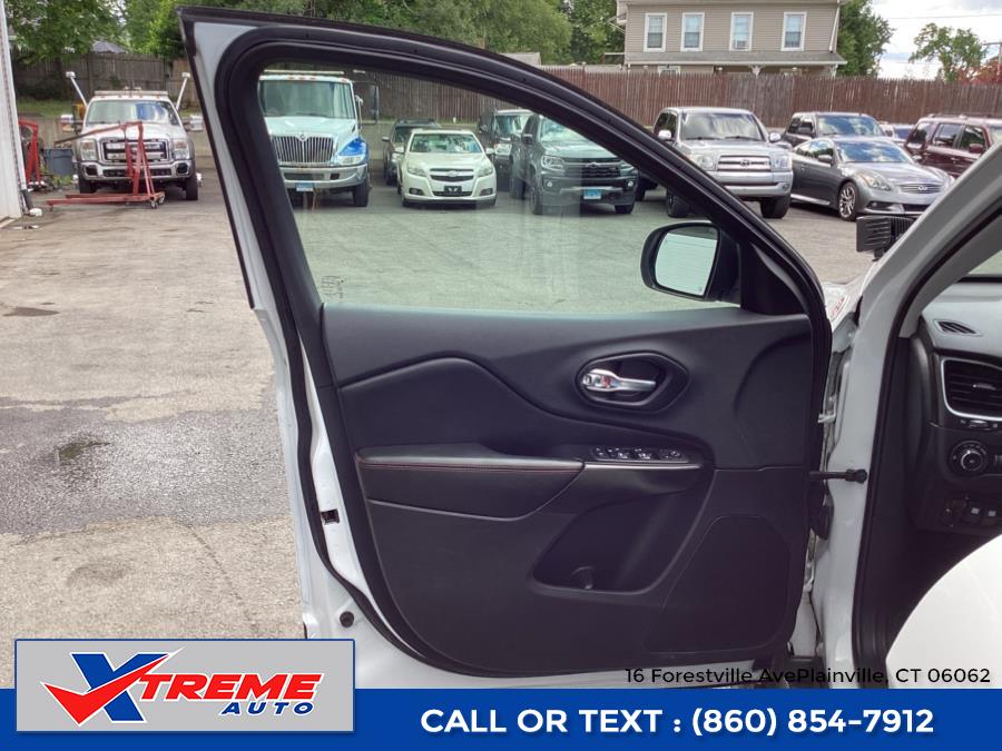 2019 Jeep Cherokee Trailhawk 4x4, available for sale in Plainville, Connecticut | Xtreme Auto. Plainville, Connecticut 2019 Jeep Cherokee Trailhawk 4x4, available for sale in Plainville, Connecticut | Xtreme Auto. Plainville, Connecticut