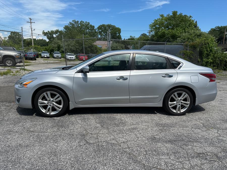 2015 Nissan Altima 4dr Sdn V6 3.5 SL, available for sale in Milford, Connecticut | Dealertown Auto Wholesalers. Milford, Connecticut 2015 Nissan Altima 4dr Sdn V6 3.5 SL, available for sale in Milford, Connecticut | Dealertown Auto Wholesalers. Milford, Connecticut