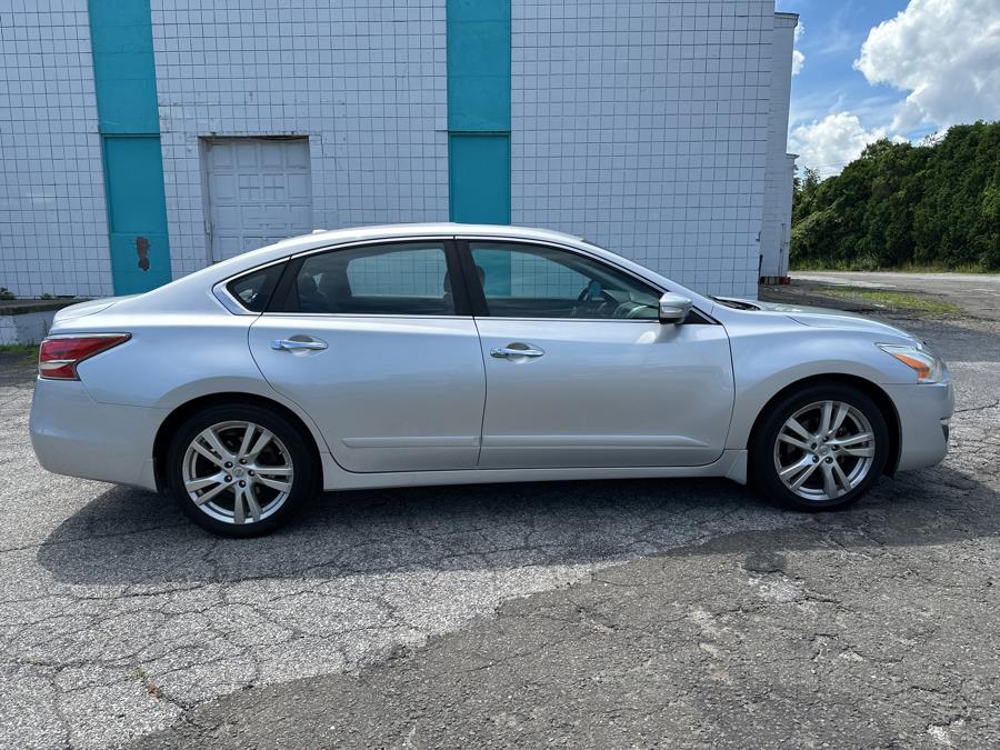 Used 2015 Nissan Altima in Milford, Connecticut | Dealertown Auto Wholesalers. Milford, Connecticut