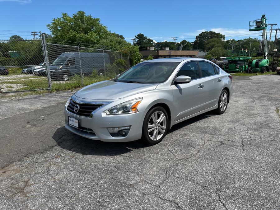 2015 Nissan Altima 4dr Sdn V6 3.5 SL, available for sale in Milford, Connecticut | Dealertown Auto Wholesalers. Milford, Connecticut 2015 Nissan Altima 4dr Sdn V6 3.5 SL, available for sale in Milford, Connecticut | Dealertown Auto Wholesalers. Milford, Connecticut
