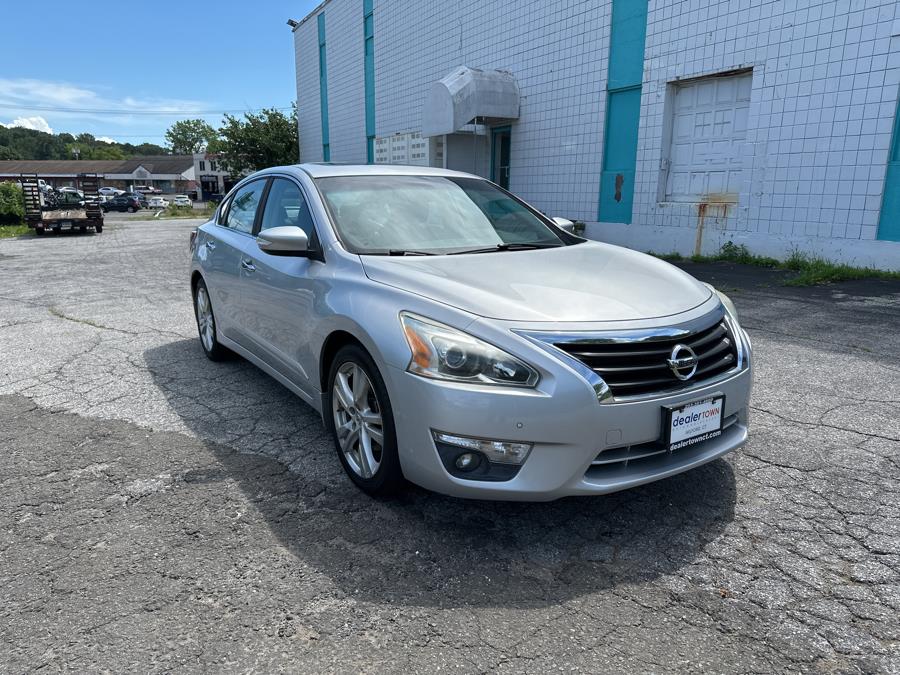 2015 Nissan Altima 4dr Sdn V6 3.5 SL, available for sale in Milford, Connecticut | Dealertown Auto Wholesalers. Milford, Connecticut 2015 Nissan Altima 4dr Sdn V6 3.5 SL, available for sale in Milford, Connecticut | Dealertown Auto Wholesalers. Milford, Connecticut