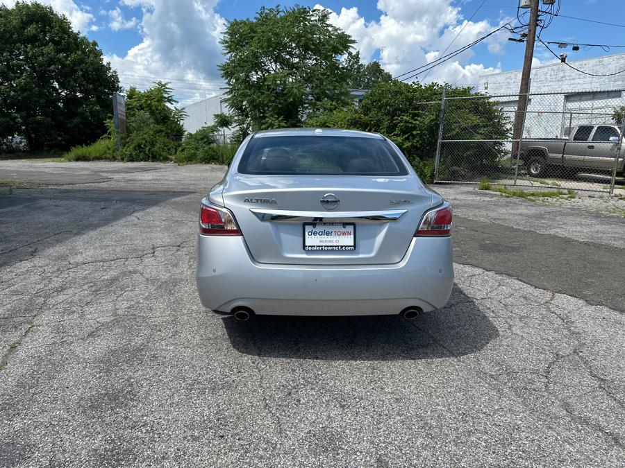 2015 Nissan Altima 4dr Sdn V6 3.5 SL, available for sale in Milford, Connecticut | Dealertown Auto Wholesalers. Milford, Connecticut 2015 Nissan Altima 4dr Sdn V6 3.5 SL, available for sale in Milford, Connecticut | Dealertown Auto Wholesalers. Milford, Connecticut