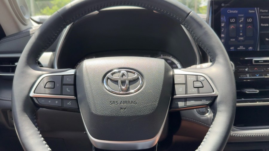 2022 Toyota Highlander Platinum AWD (Natl), available for sale in Waterbury, Connecticut | West End Automotive Center. Waterbury, Connecticut 2022 Toyota Highlander Platinum AWD (Natl), available for sale in Waterbury, Connecticut | West End Automotive Center. Waterbury, Connecticut