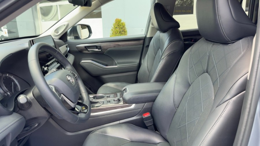 2022 Toyota Highlander Platinum AWD (Natl), available for sale in Waterbury, Connecticut | West End Automotive Center. Waterbury, Connecticut 2022 Toyota Highlander Platinum AWD (Natl), available for sale in Waterbury, Connecticut | West End Automotive Center. Waterbury, Connecticut