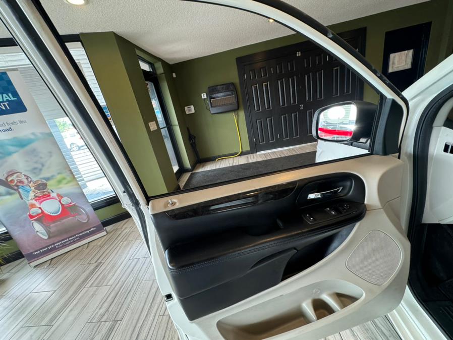 2013 Dodge Grand Caravan 4dr Wgn SE, available for sale in West Hartford, Connecticut | AutoMax. West Hartford, Connecticut 2013 Dodge Grand Caravan 4dr Wgn SE, available for sale in West Hartford, Connecticut | AutoMax. West Hartford, Connecticut