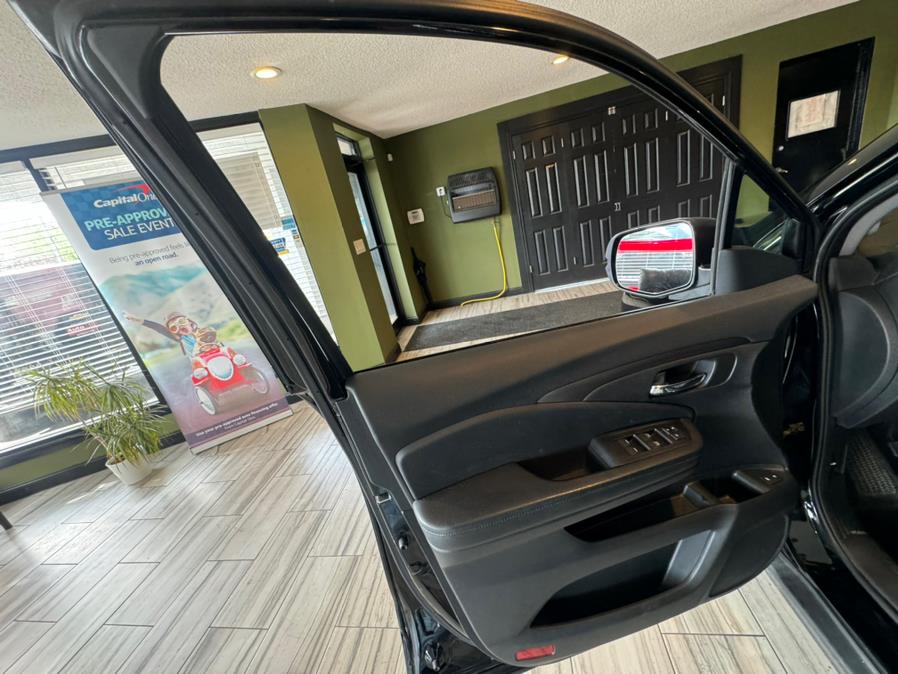 2017 Honda Pilot EX-L AWD, available for sale in West Hartford, Connecticut | AutoMax. West Hartford, Connecticut 2017 Honda Pilot EX-L AWD, available for sale in West Hartford, Connecticut | AutoMax. West Hartford, Connecticut