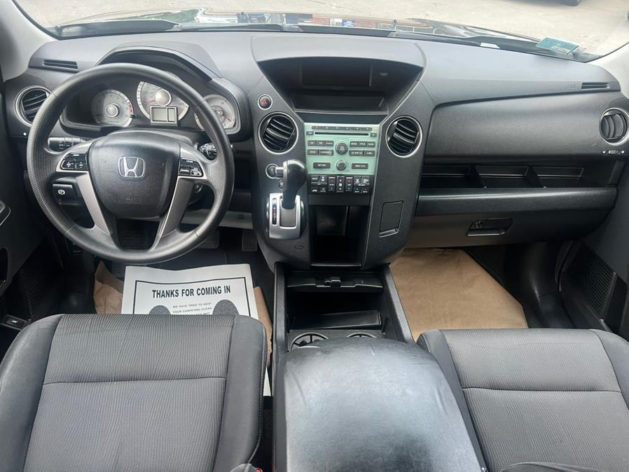 2011 Honda Pilot 4WD 4dr EX, available for sale in Swansea, Massachusetts | Gas On The Run. Swansea, Massachusetts 2011 Honda Pilot 4WD 4dr EX, available for sale in Swansea, Massachusetts | Gas On The Run. Swansea, Massachusetts