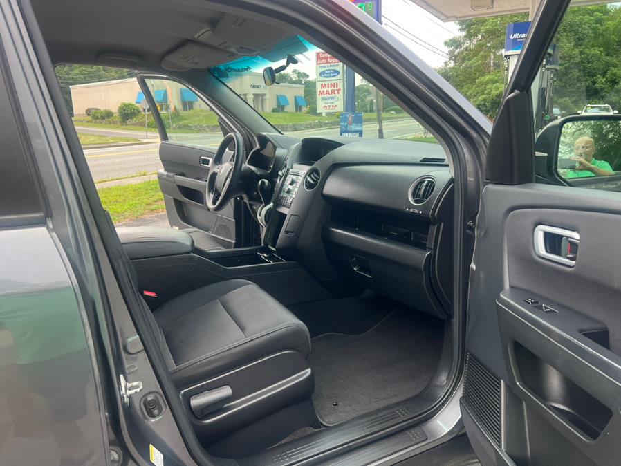 2011 Honda Pilot 4WD 4dr EX, available for sale in Swansea, Massachusetts | Gas On The Run. Swansea, Massachusetts 2011 Honda Pilot 4WD 4dr EX, available for sale in Swansea, Massachusetts | Gas On The Run. Swansea, Massachusetts