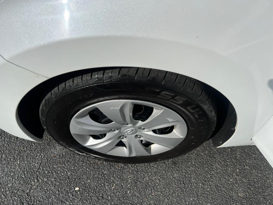 2016 Hyundai Elantra 4dr Sdn Auto SE (Alabama Plant), available for sale in Westfield, Massachusetts | Auto Wings Cop. Westfield, Massachusetts 2016 Hyundai Elantra 4dr Sdn Auto SE (Alabama Plant), available for sale in Westfield, Massachusetts | Auto Wings Cop. Westfield, Massachusetts