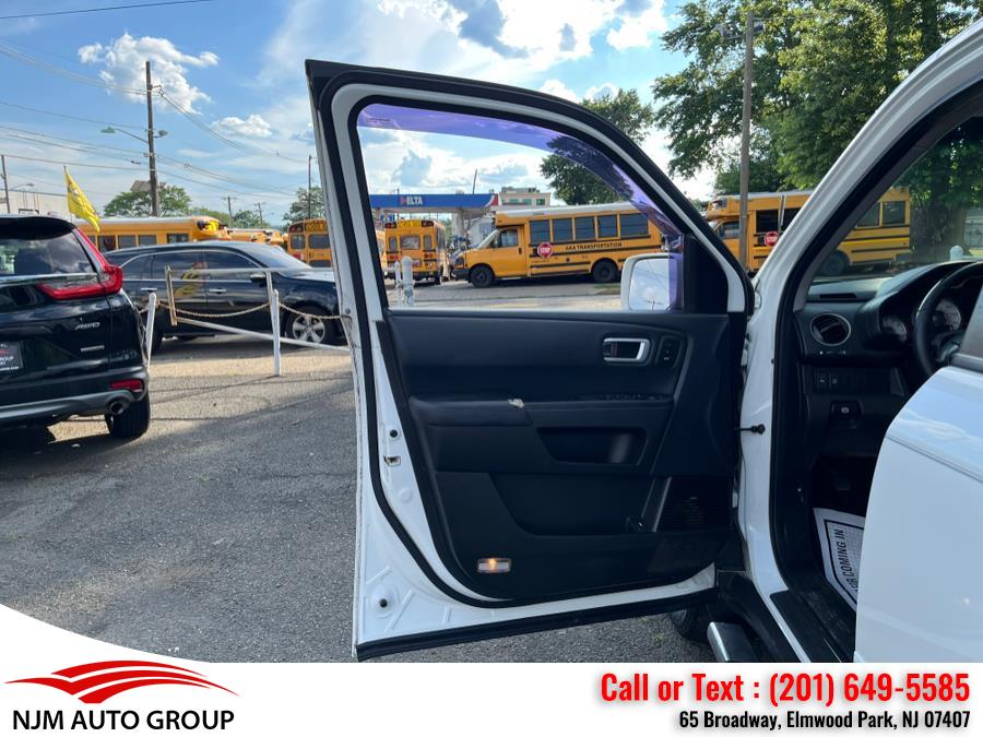 2011 Honda Pilot 4WD 4dr Touring w/RES & Navi, available for sale in Elmwood Park, New Jersey | NJM Auto Group. Elmwood Park, New Jersey 2011 Honda Pilot 4WD 4dr Touring w/RES & Navi, available for sale in Elmwood Park, New Jersey | NJM Auto Group. Elmwood Park, New Jersey