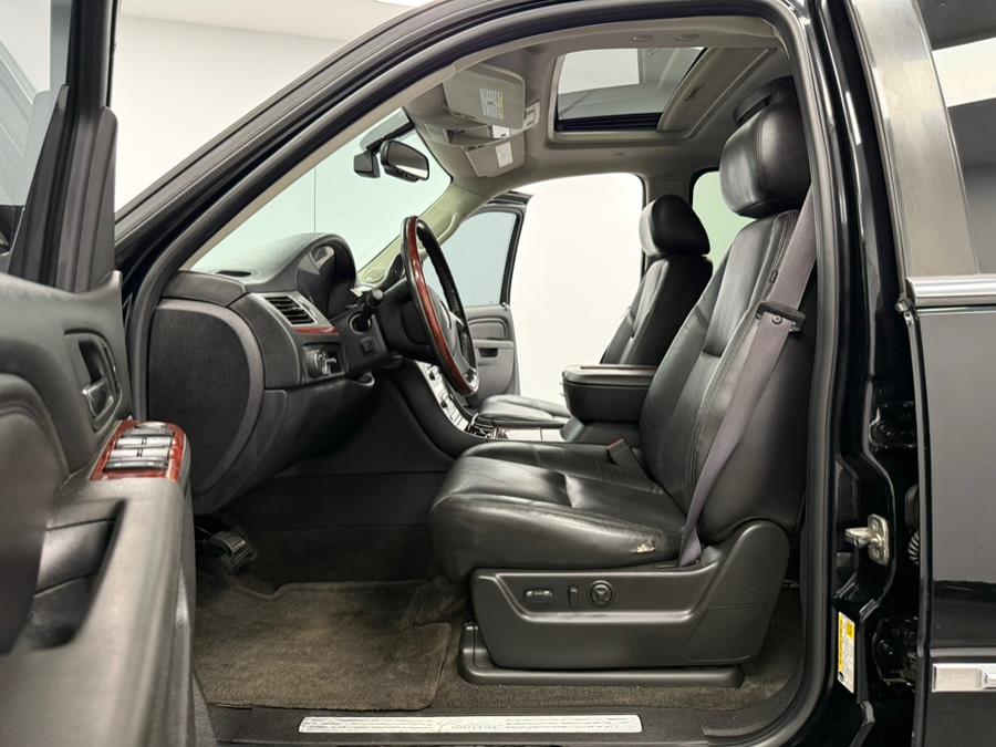 2011 Cadillac Escalade EXT AWD 4dr Luxury, available for sale in Elizabeth, New Jersey | M Auto Group. Elizabeth, New Jersey 2011 Cadillac Escalade EXT AWD 4dr Luxury, available for sale in Elizabeth, New Jersey | M Auto Group. Elizabeth, New Jersey