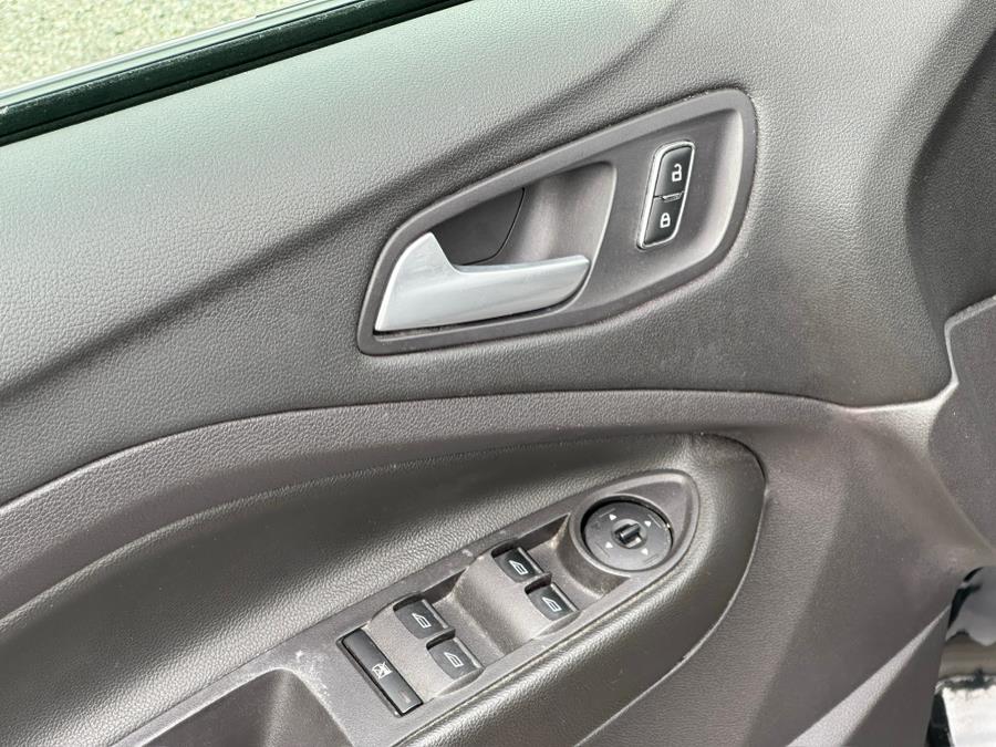 2013 Ford Escape FWD 4dr SE, available for sale in Irvington , New Jersey | Auto Haus of Irvington Corp. Irvington , New Jersey 2013 Ford Escape FWD 4dr SE, available for sale in Irvington , New Jersey | Auto Haus of Irvington Corp. Irvington , New Jersey