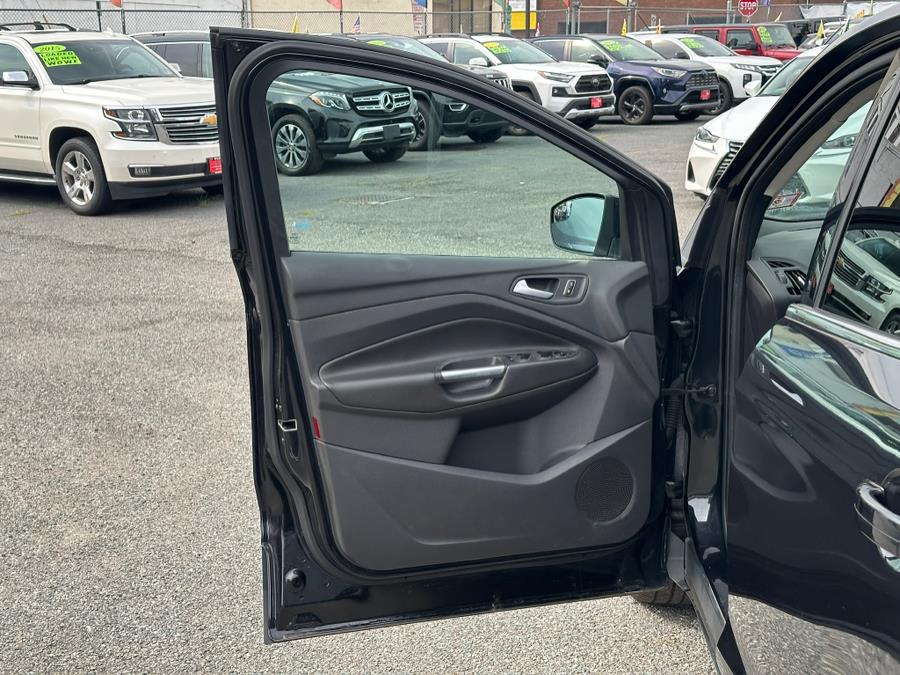 2013 Ford Escape FWD 4dr SE, available for sale in Irvington , New Jersey | Auto Haus of Irvington Corp. Irvington , New Jersey 2013 Ford Escape FWD 4dr SE, available for sale in Irvington , New Jersey | Auto Haus of Irvington Corp. Irvington , New Jersey