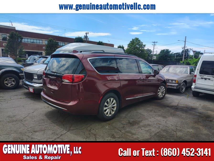 Used 2017 Chrysler Pacifica in East Hartford, Connecticut | Genuine Automotive LLC. East Hartford, Connecticut