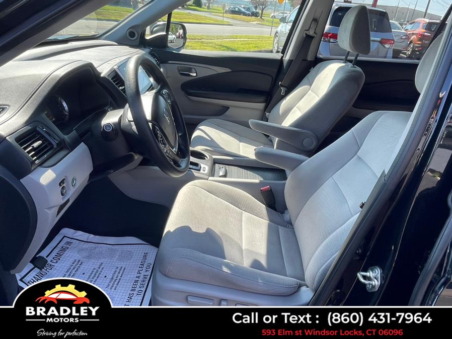 2017 Honda Pilot EX AWD, available for sale in Windsor Locks, Connecticut | Bradley Motors Inc. Windsor Locks, Connecticut 2017 Honda Pilot EX AWD, available for sale in Windsor Locks, Connecticut | Bradley Motors Inc. Windsor Locks, Connecticut