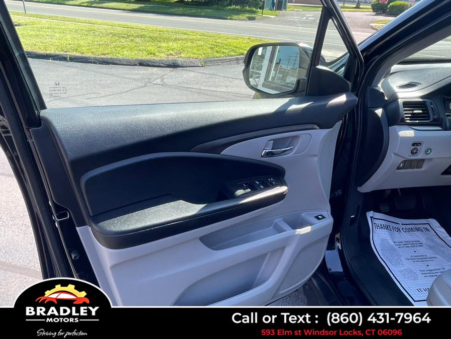2017 Honda Pilot EX AWD, available for sale in Windsor Locks, Connecticut | Bradley Motors Inc. Windsor Locks, Connecticut 2017 Honda Pilot EX AWD, available for sale in Windsor Locks, Connecticut | Bradley Motors Inc. Windsor Locks, Connecticut