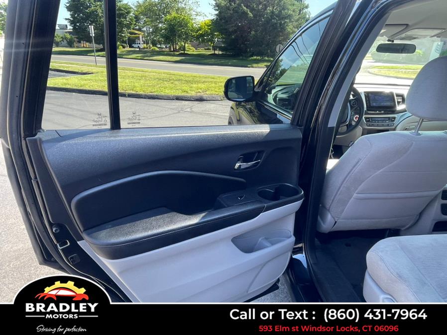 2017 Honda Pilot EX AWD, available for sale in Windsor Locks, Connecticut | Bradley Motors Inc. Windsor Locks, Connecticut 2017 Honda Pilot EX AWD, available for sale in Windsor Locks, Connecticut | Bradley Motors Inc. Windsor Locks, Connecticut
