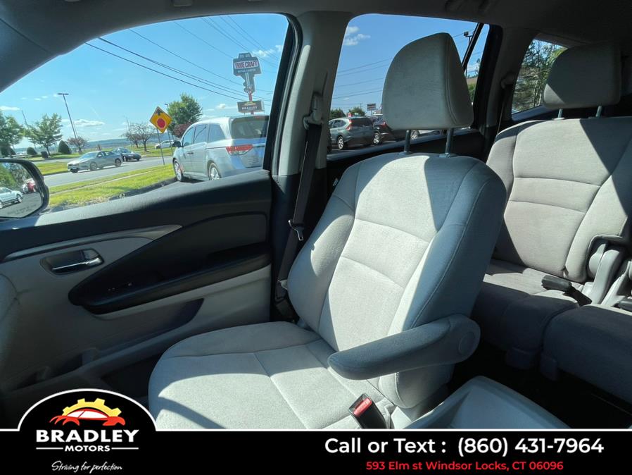 2017 Honda Pilot EX AWD, available for sale in Windsor Locks, Connecticut | Bradley Motors Inc. Windsor Locks, Connecticut 2017 Honda Pilot EX AWD, available for sale in Windsor Locks, Connecticut | Bradley Motors Inc. Windsor Locks, Connecticut