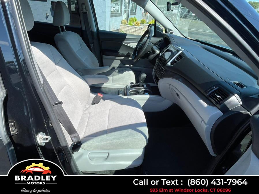 2017 Honda Pilot EX AWD, available for sale in Windsor Locks, Connecticut | Bradley Motors Inc. Windsor Locks, Connecticut 2017 Honda Pilot EX AWD, available for sale in Windsor Locks, Connecticut | Bradley Motors Inc. Windsor Locks, Connecticut