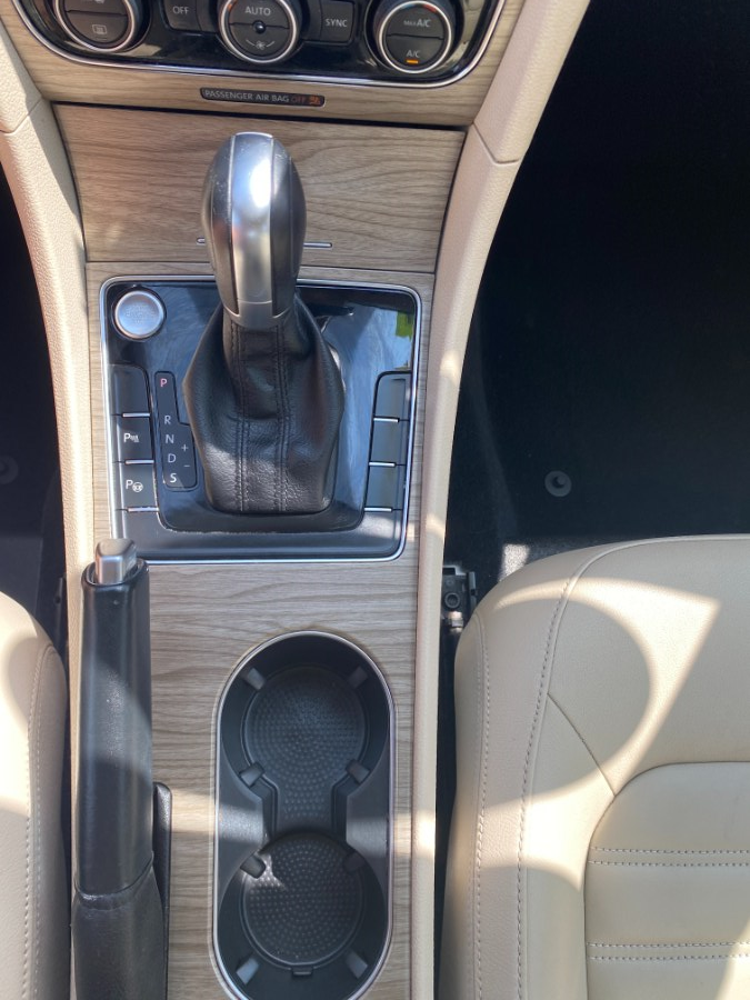 2017 Volkswagen Passat 1.8T SEL Premium Auto, available for sale in Middle Village, New York | Middle Village Motors . Middle Village, New York 2017 Volkswagen Passat 1.8T SEL Premium Auto, available for sale in Middle Village, New York | Middle Village Motors . Middle Village, New York