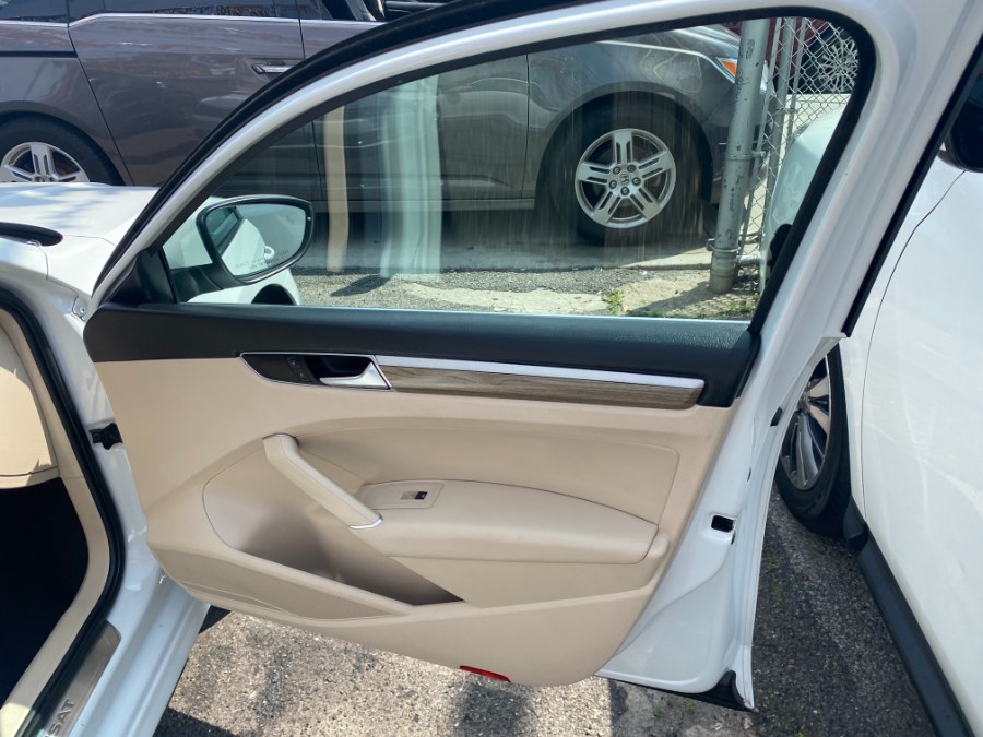 2017 Volkswagen Passat 1.8T SEL Premium Auto, available for sale in Middle Village, New York | Middle Village Motors . Middle Village, New York 2017 Volkswagen Passat 1.8T SEL Premium Auto, available for sale in Middle Village, New York | Middle Village Motors . Middle Village, New York
