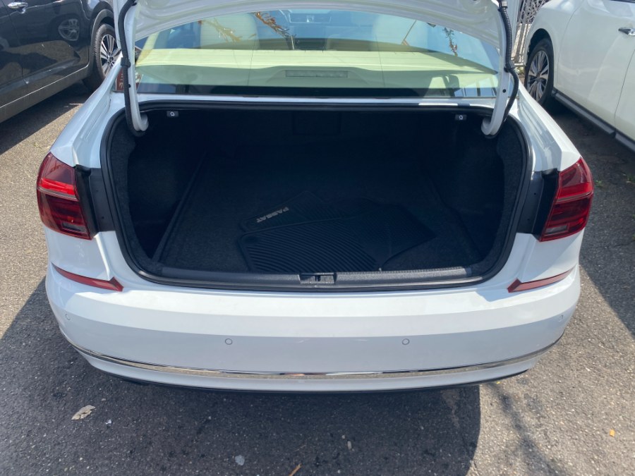 2017 Volkswagen Passat 1.8T SEL Premium Auto, available for sale in Middle Village, New York | Middle Village Motors . Middle Village, New York 2017 Volkswagen Passat 1.8T SEL Premium Auto, available for sale in Middle Village, New York | Middle Village Motors . Middle Village, New York